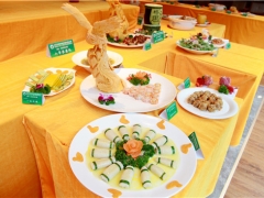 專家、參會(huì)代表齊聚一堂 共鑒天麻冬蓀菜品 ()